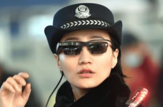 Китайский киберпанк: полицейские ловят преступников при помощи очков