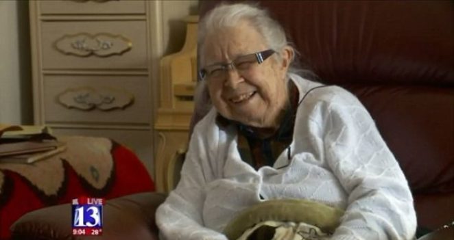 99-летняя бабушка отчитала вора, который к ней вломился с пистолетом