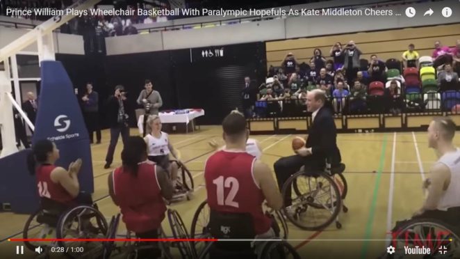 Принц Уильям сыграл в баскетбол на инвалидных колясках