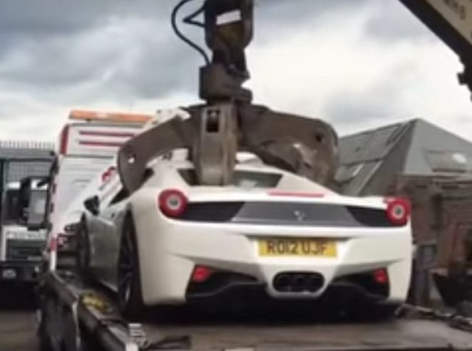 В Британии уничтожили Ferrari: владелец не доказал, что не угнал спорткар