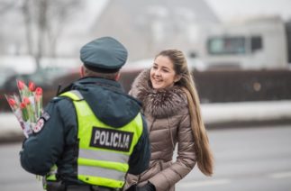 «Женщина, вы задержаны!»: как в Литве поздравляли с 8 марта