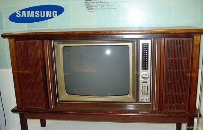 Первый чёрно-белый телевизор производства южнокорейской компании Samsung, 1969-1970 года
